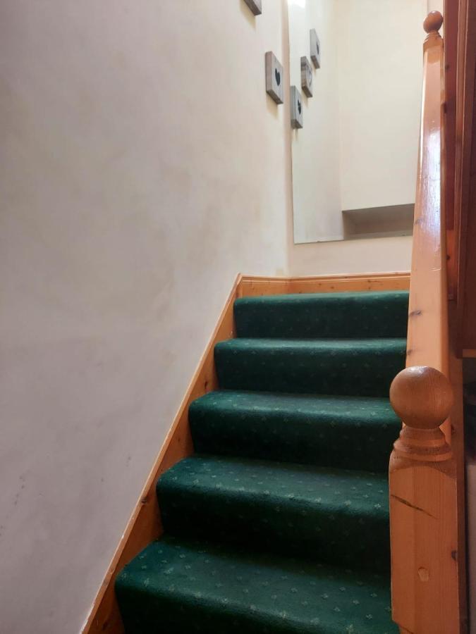 גלוואיי Edwards Cosy B&B מראה חיצוני תמונה